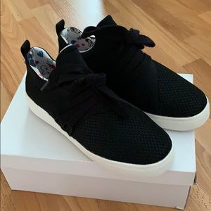 Girls size 2 sneakers Steve Madden